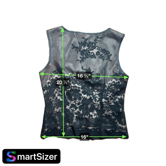 To the Max.   Size medium.  Stunning lace top with lining - Picture 2 of 6